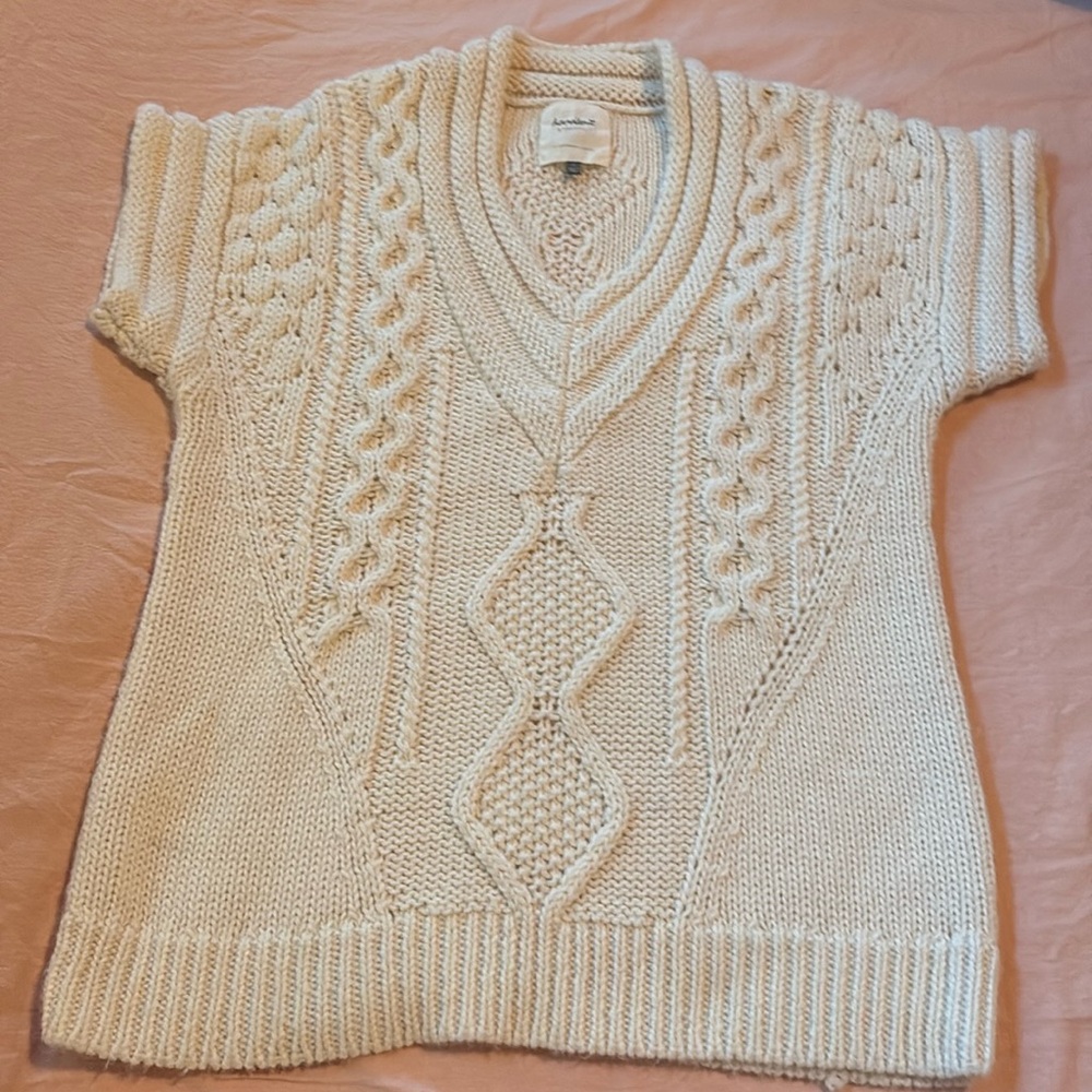 Handknit & heartfelt by anthropologie
Cream 
Size small